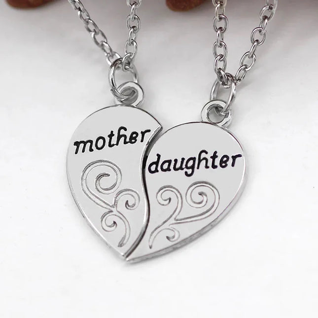 Accessories Mother Daughter Necklace Free Shipping Items Heart Stitching Pendant 2-piece Set Family Mother's Day Gift Aesthetic Fashion